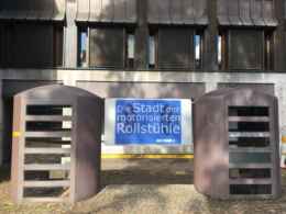 DIE STADT DER MOTORISIERTEN ROLLSTHLE